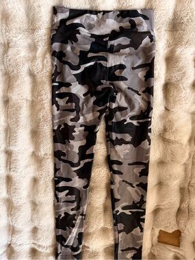 Koral Gray Camo Active shiny  Leggings - Bottoms